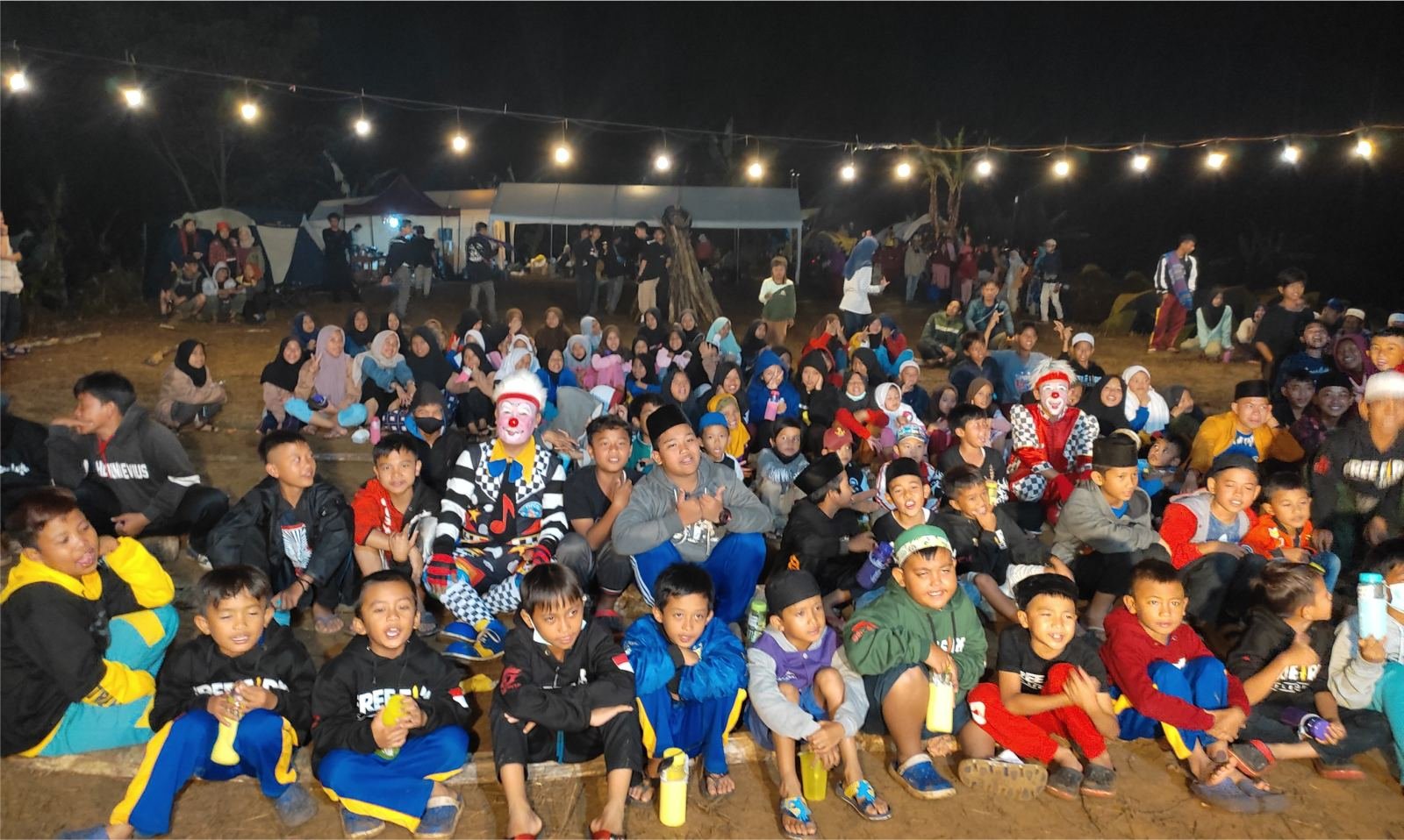 Senyum Anak Negeri #3 — Sukabumi  Perjalanan berlanjut ke Sukabumi. Kami hadir untuk berbagi, belajar, dan membangun kebersamaan bersama masyarakat, menemukan cerita, semangat, dan harapan di setiap perjumpaan.